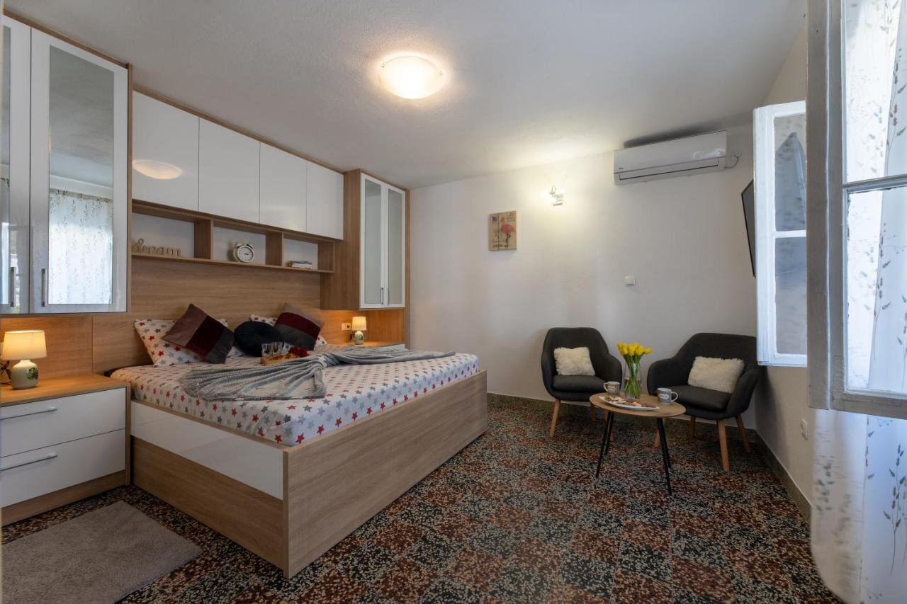 Holiday House Daisy Prapatnica Exterior foto